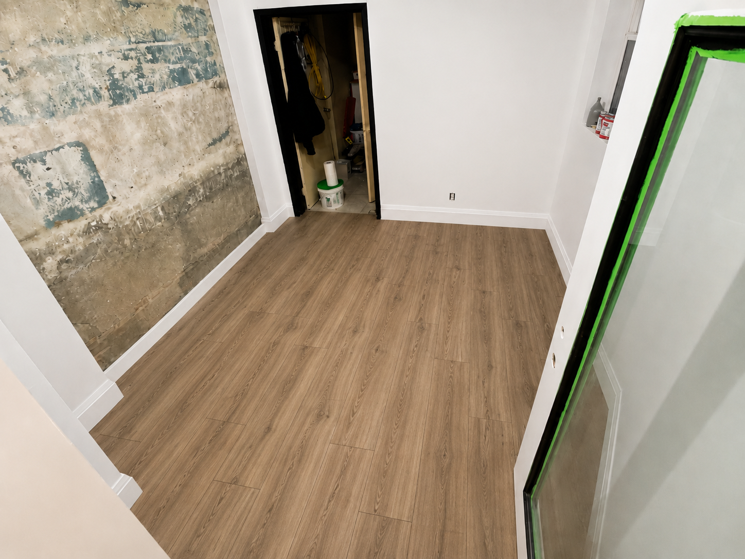 Laminate Open Concept — East York