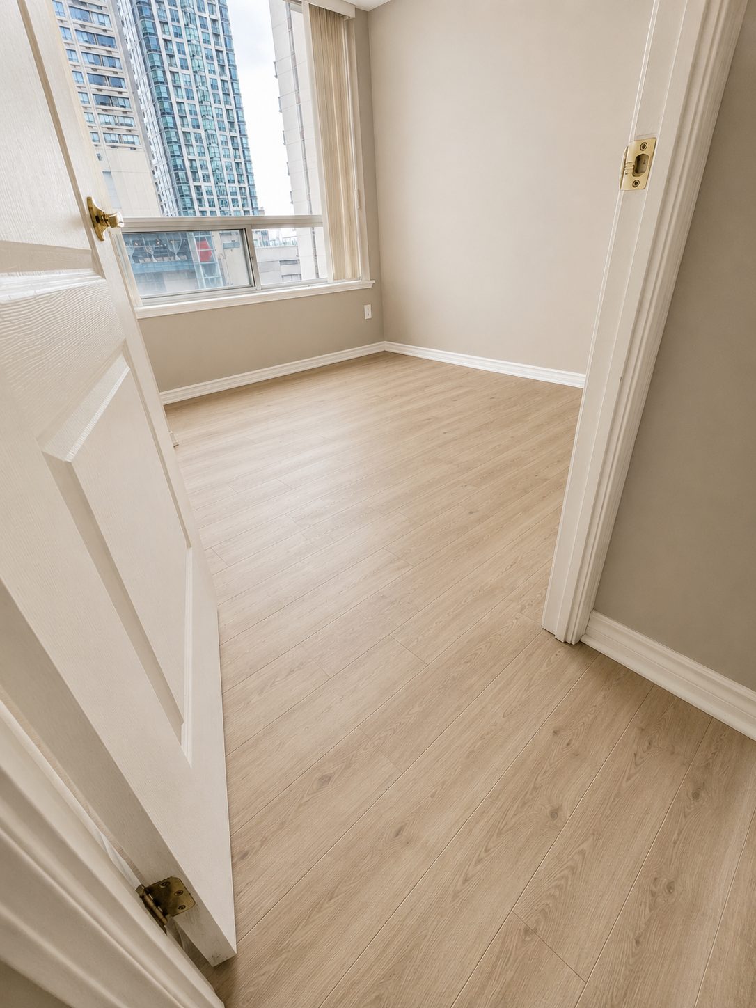 Laminate — Etobicoke
